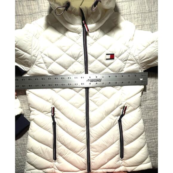 Tommy Hilfiger Women’s Puffer Jacket - S - White Quilted Hooded Logo Zipper -EUC - Picture 6 of 9